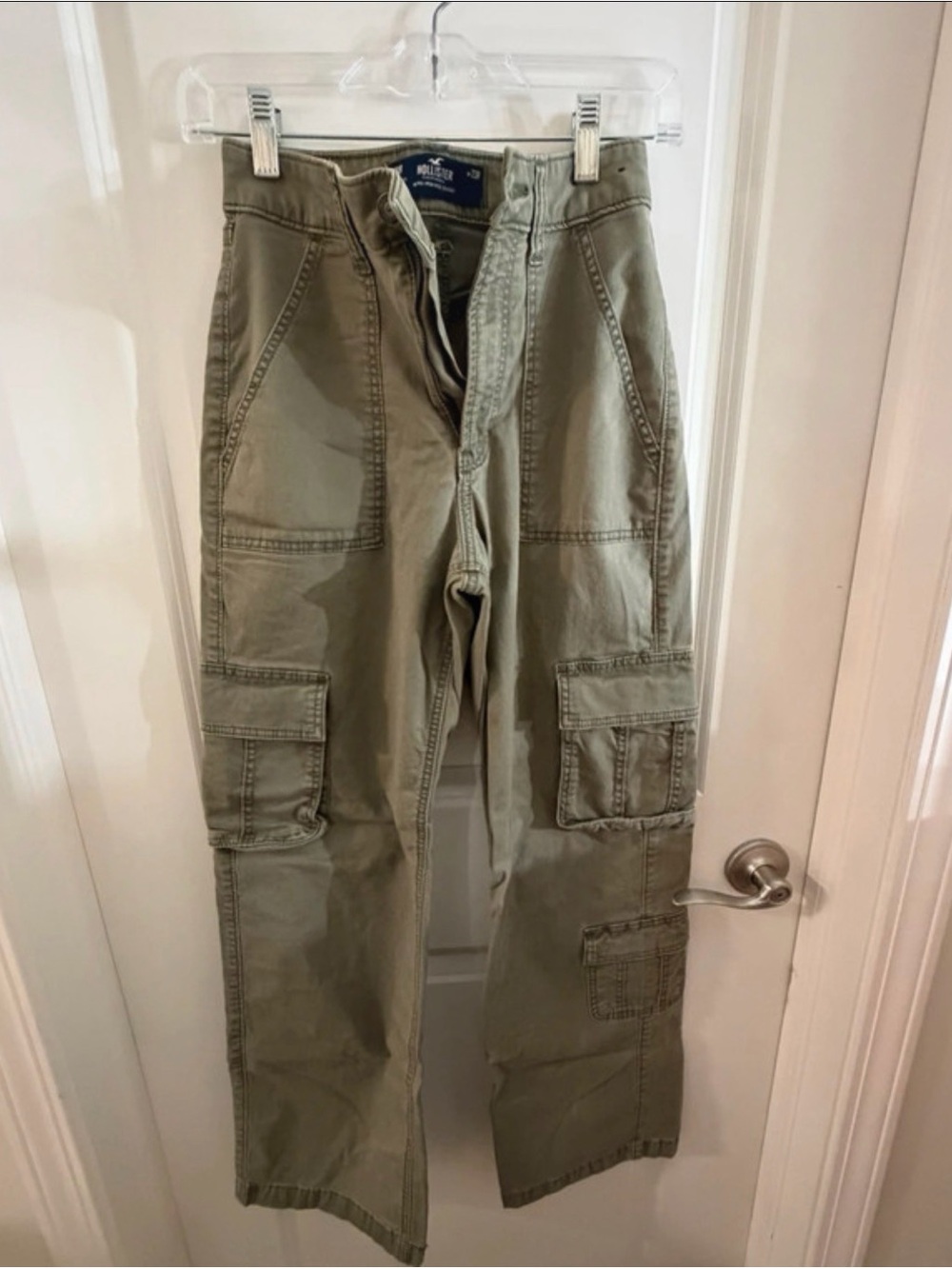 Hollister woman’s Olive Green Cargo Pants